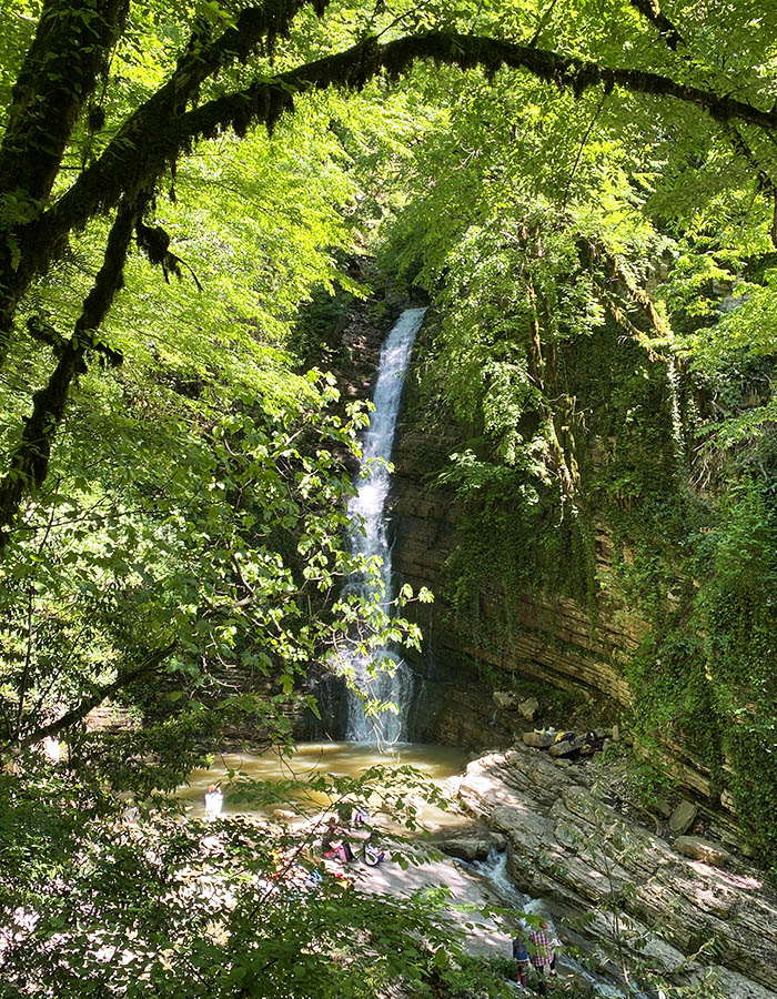 Дзыхринский водопад (май - начало июня)