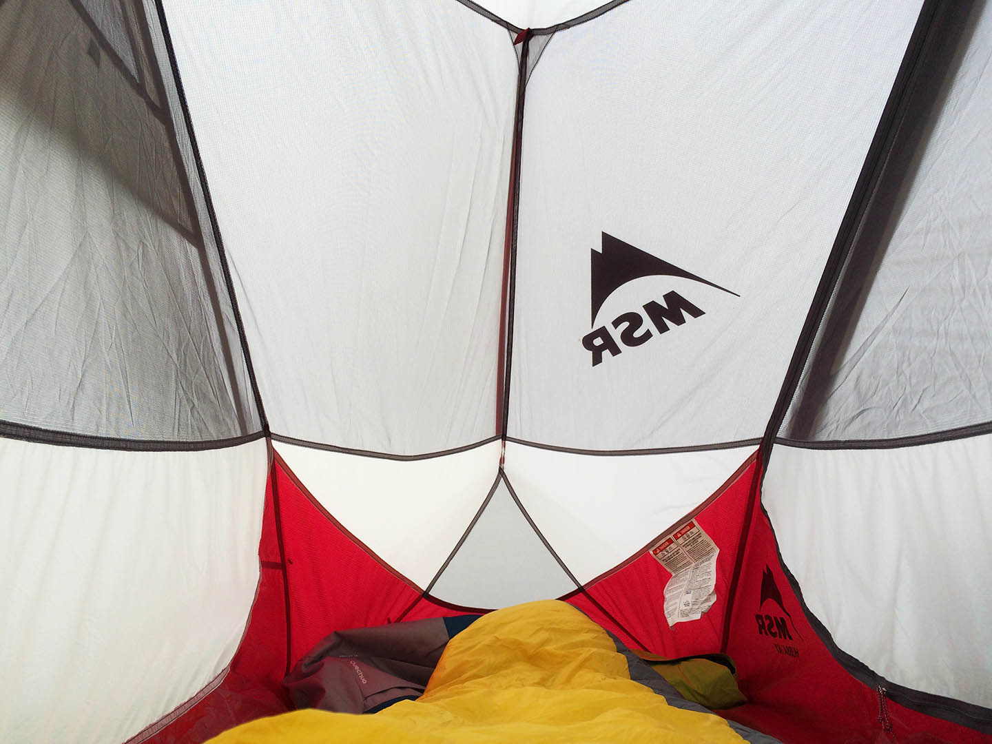 Продольная вентиляция в палатке MSR Hubba