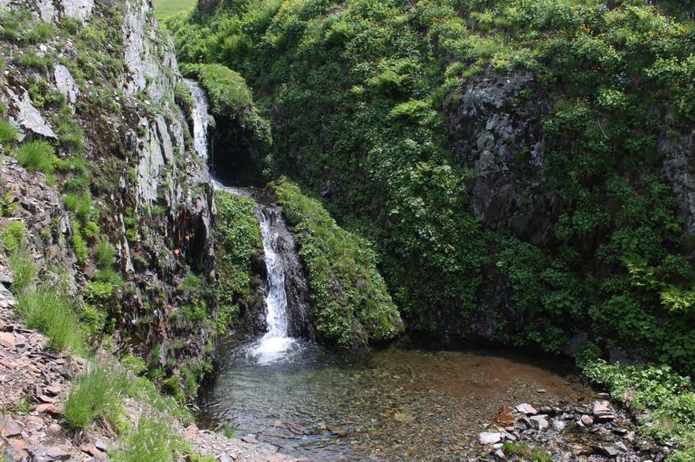 Один из водопадов реки Бзерпь